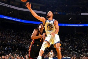 Kaiyun-包含库里在老鹰比赛中挺进下一轮，突破纪录引发热议！的词条