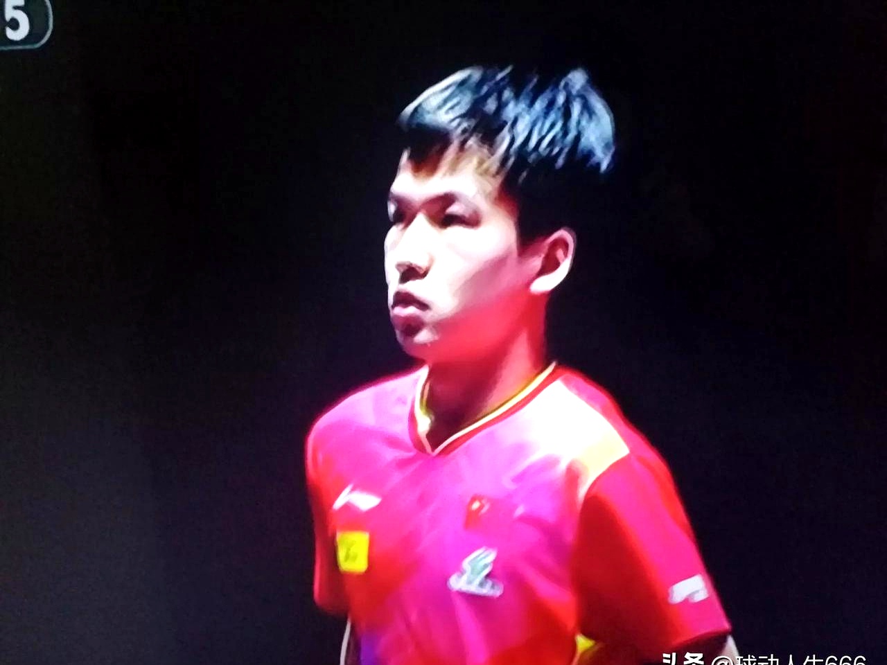  RNG观众热烈欢呼！，Rookie迎来七赛季出色发挥热度持续攀升