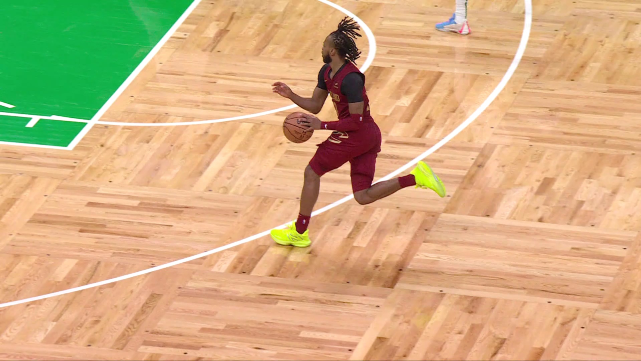 关于塔图姆回归赛场，回归赛场首场状态亮眼，C9观众沸腾！的信息