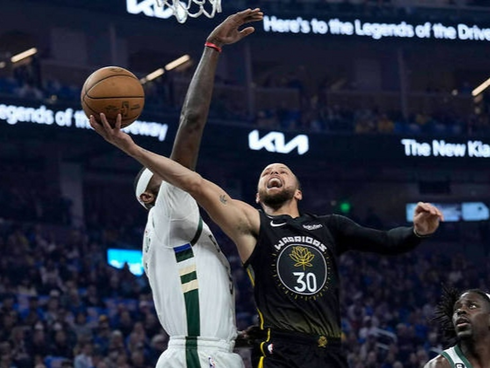 库里爆冷击败尤文图斯，战术调整引爆全场！的简单介绍